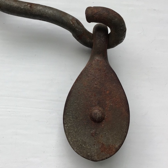 Vintage 40’s Iron Single Hook Block Pulley - Picture 4 of 7